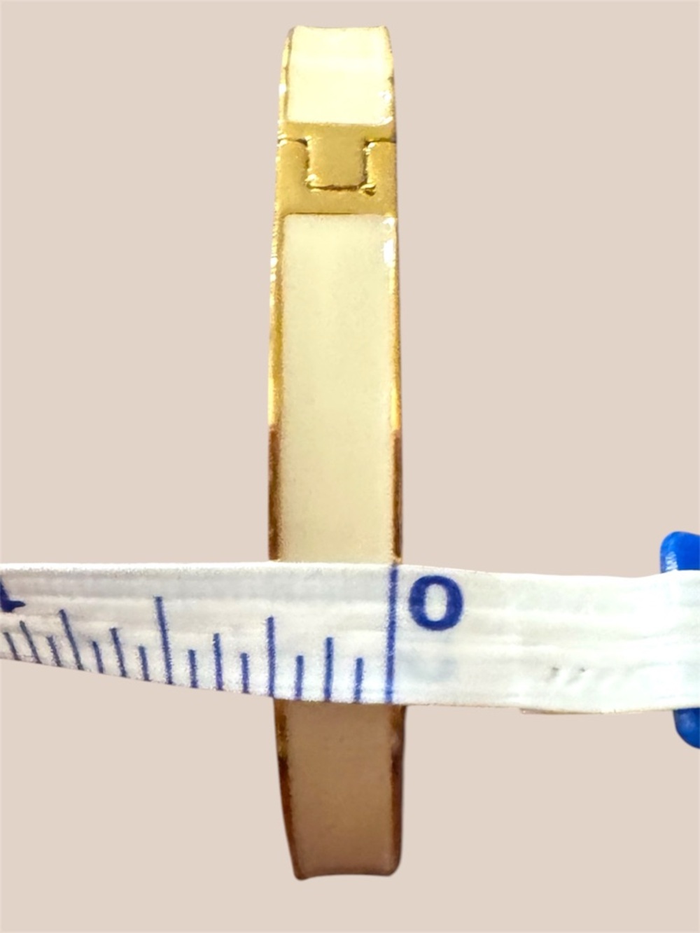 TORY BURCH RAISE KIRA LOGO LACQUERED BRACELET - Picture 6 of 7